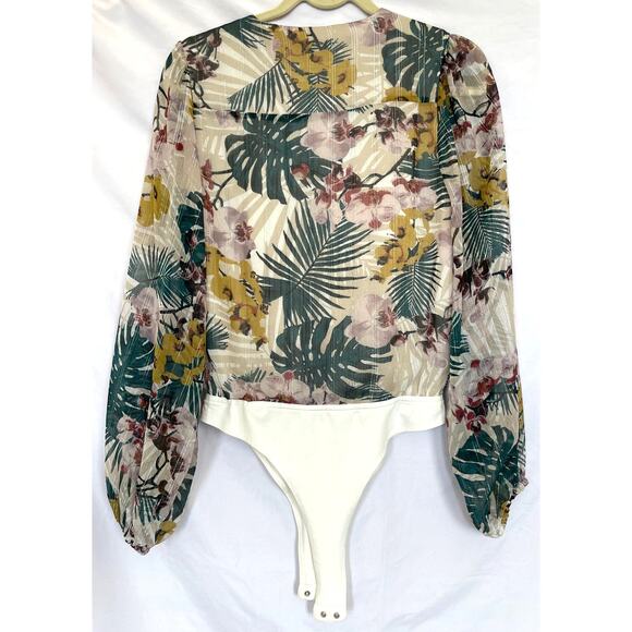 Walter Baker Mara Tropical Palm Vacation Surplice Bodysuit Shorts Set, M, 8, 10 - Picture 5 of 12